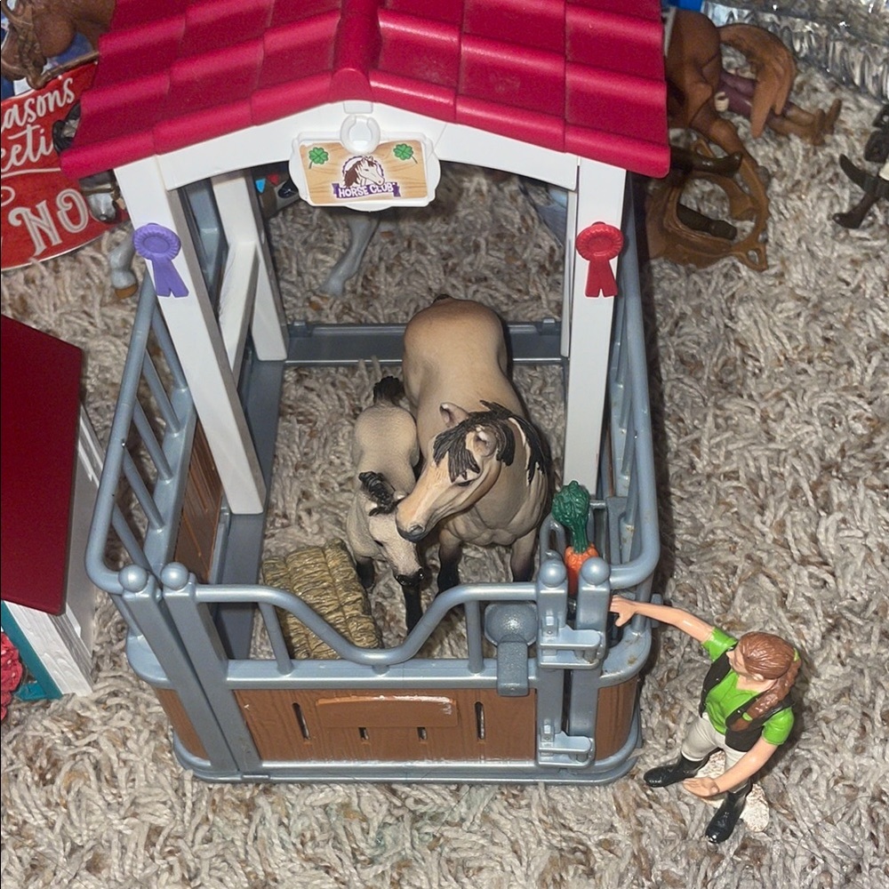 Breyer Horse Stable Set with Figures